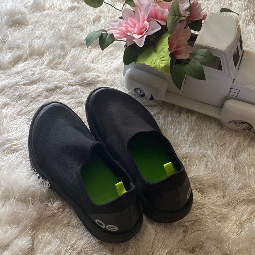 OOFOS Women's Black Slip-On Shoes